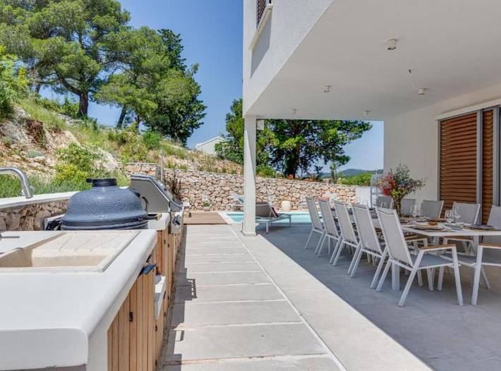 Villa pour 10 personnes, avec piscine ainsi que sauna et terrasse, animaux acceptés à Tribunj - 4