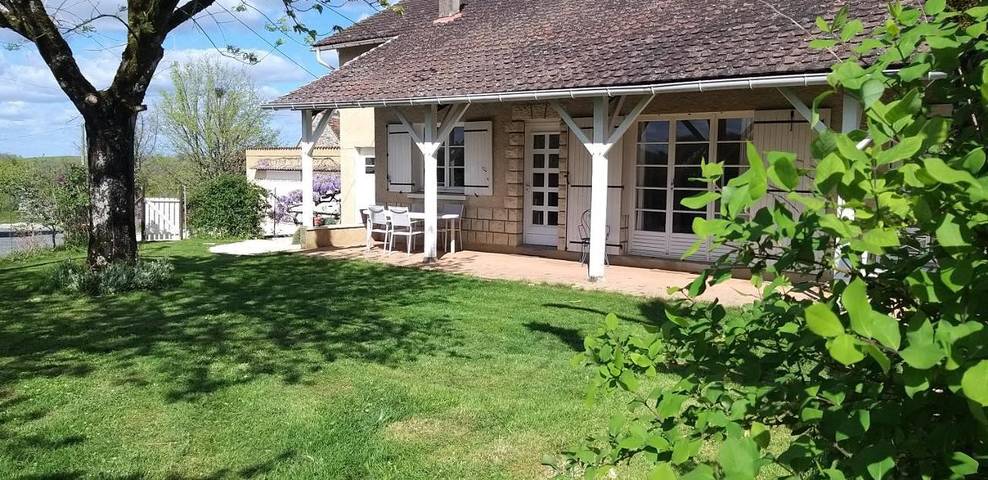 Location de vacances pour 6 personnes, avec Terrasse ainsi que Jardin et Vue à Reilhaguet - 3