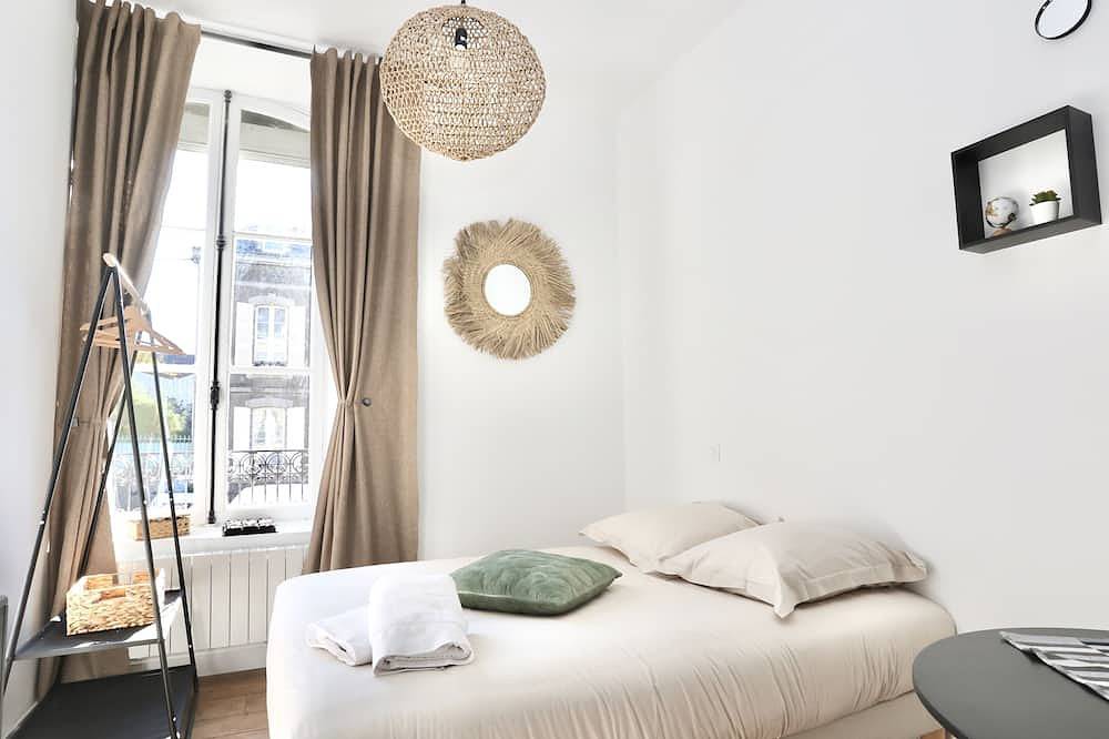 Apartamento entero, Napoléon Gare n°2 ★ Studio ★ Lumineux ★ Bylocly in Pontivy, Pontivy region