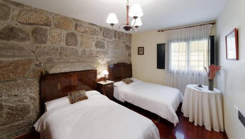 Casa rural para 3 personas, con terraza además de piscina y jardín en Cotobad - 4