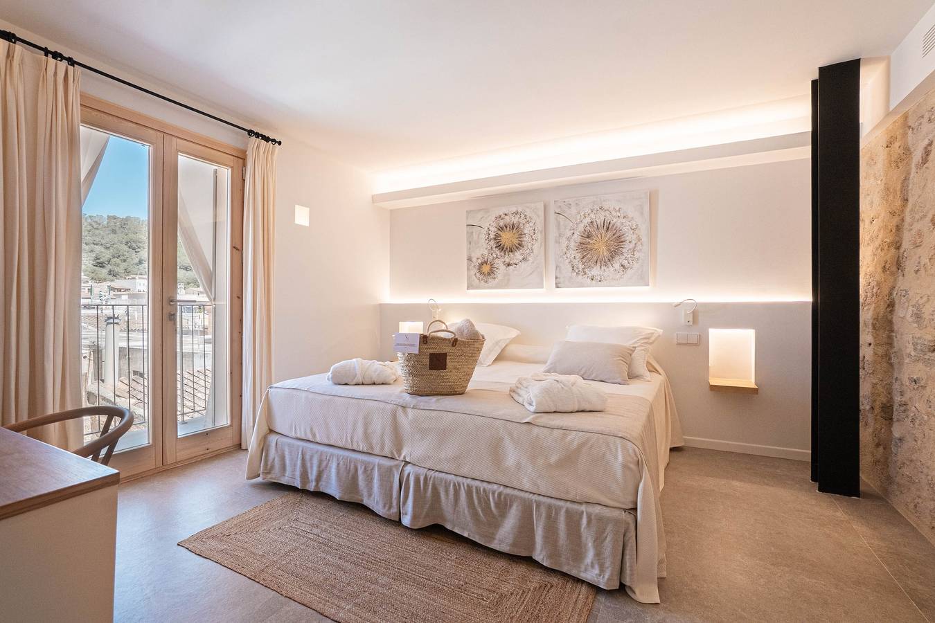 Apartment '103 - Double Room with Balcony', Mountain Views, Wi-Fi and Air Conditioning in Capdepera, East Majorca