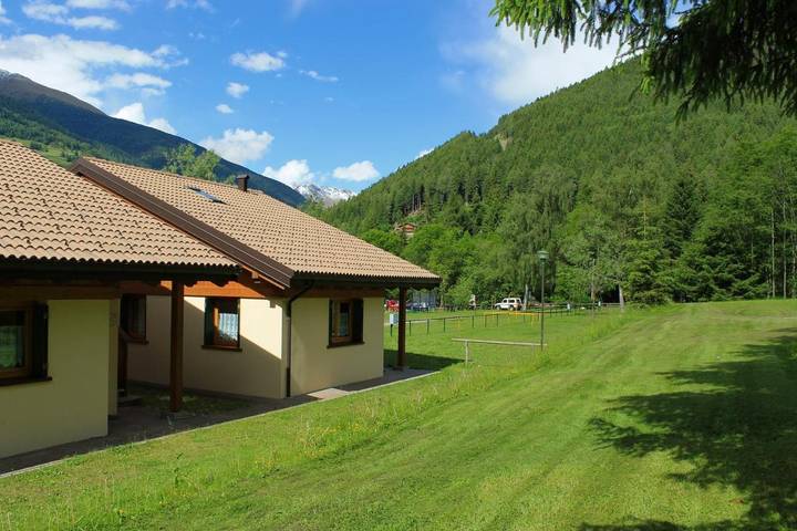 Gîte pour 4 personnes, avec jardin et piscine à Temù - 3