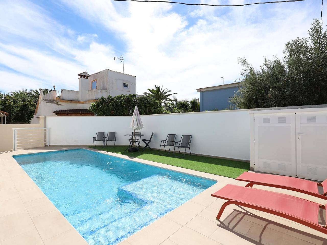 Apartamento en villa compartiendo piscina y jardín in Playa de Almardá, Sagunto