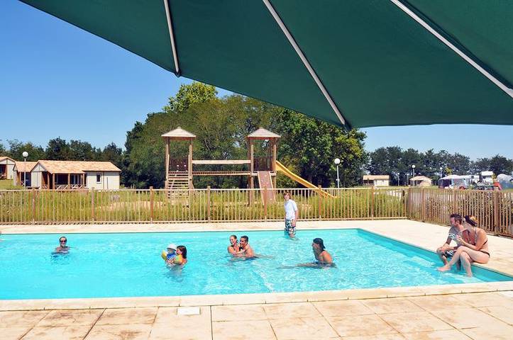 Gîte pour 4 personnes, avec jardin et piscine à Orist - 2