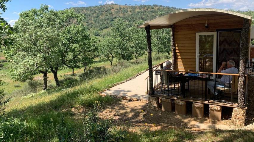 Casa rural para 2 personas, con Balcón y Terraza además de Jardín y Vistas en Campo Lugar