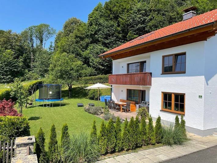 Ferienhaus für 10 Personen, mit Balkon und Terrasse sowie Garten und Pool in Ohlstadt