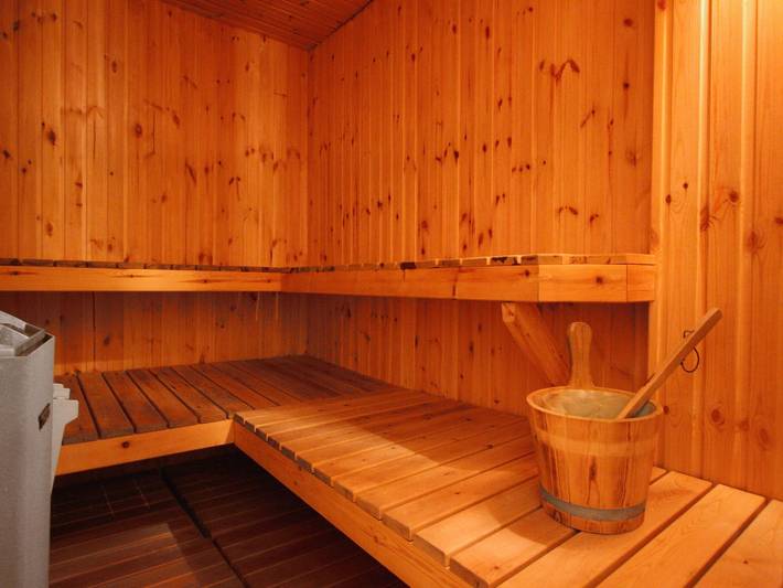 Location de vacances pour 28 personnes, avec jardin ainsi que terrasse et sauna à Léglise - 4