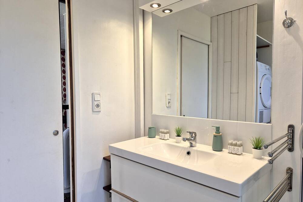 Appartement entier, Appartement lumineux pour 6 à Pessac in Pessac, Région de Bordeaux