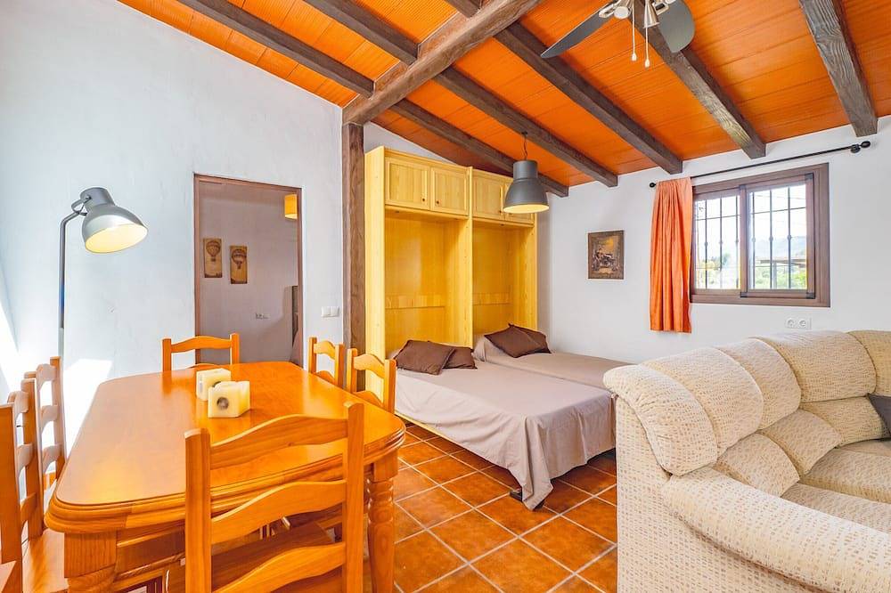 Cubo's Casita Rural Haro / wifi gratis / piscina privada in Cártama, Provincia de Málaga