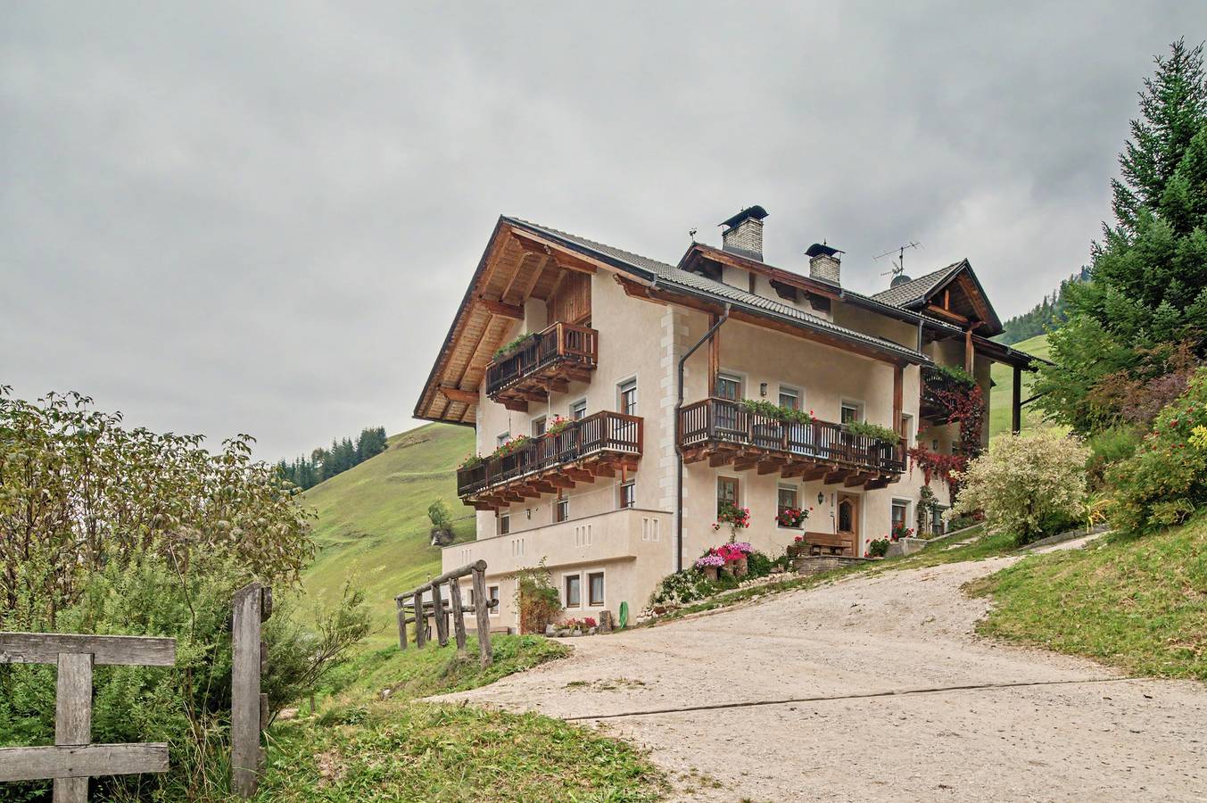 Appartement entier, Appartement « Wirthof 3 » avec vue sur la montagne, terrasse partagée et Wi-Fi in La Valle, Dolomiti Superski