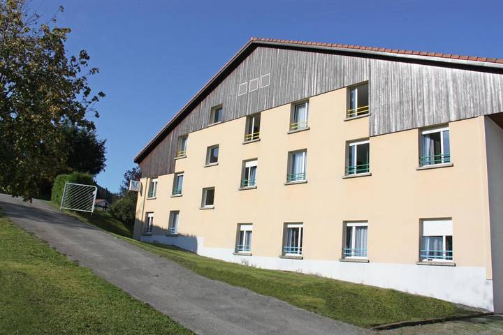 Parc de vacances pour 3 personnes, avec sauna ainsi que jardin et terrasse à Métabief