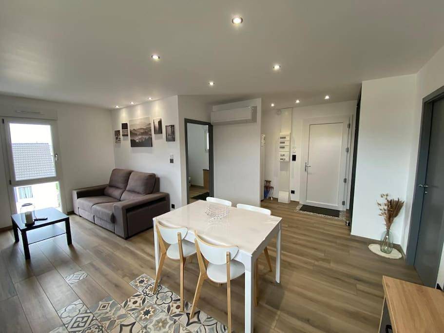 Appartement entier, Two-Bedroom Apartment in Charmes, Région d'Épinal