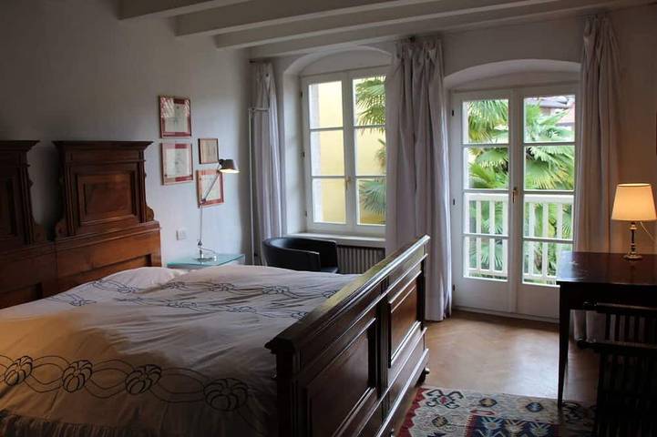 Lago de Garda: villa idílica en un tranquilo pueblo con olivos y palmeras in Nago-Torbole, Montañas Garda
