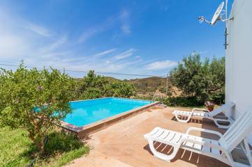 Location de vacances pour 4 personnes, avec jardin et piscine dans São Bartolomeu de Messines