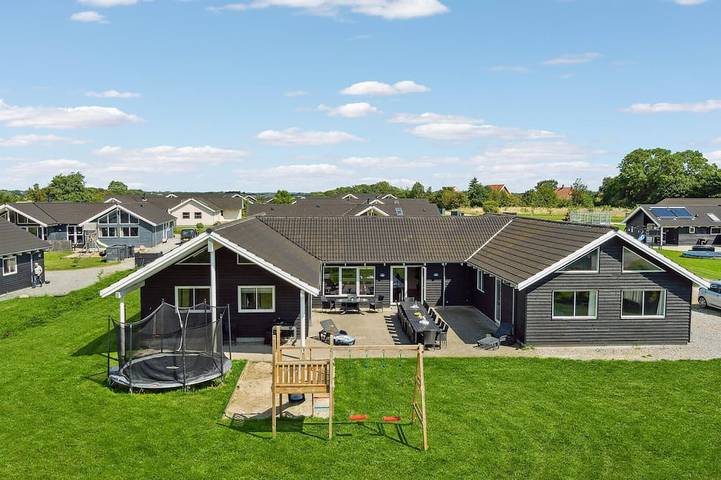 Ferienhaus für 20 Personen, mit Sauna und Garten sowie Whirlpool in Kegnæs