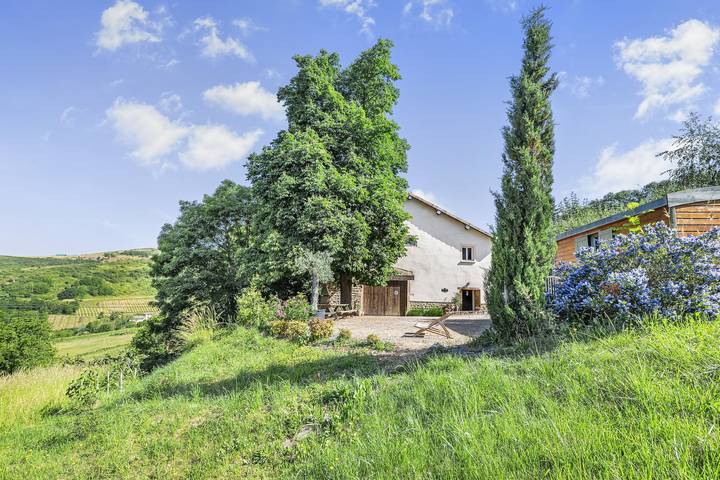 Gîte pour 15 personnes, avec Balcon et Jardin dans Chénelette