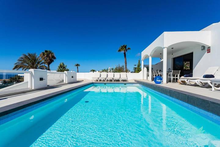 Chalet para 10 personas, con piscina además de terraza y jardín - 1