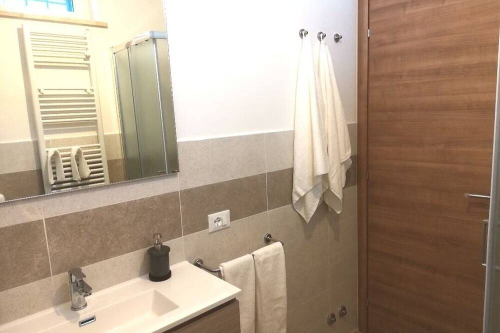 Apartamento entero, Olmo apartment in the historic center of Manziana in Manziana, Lago de Bracciano