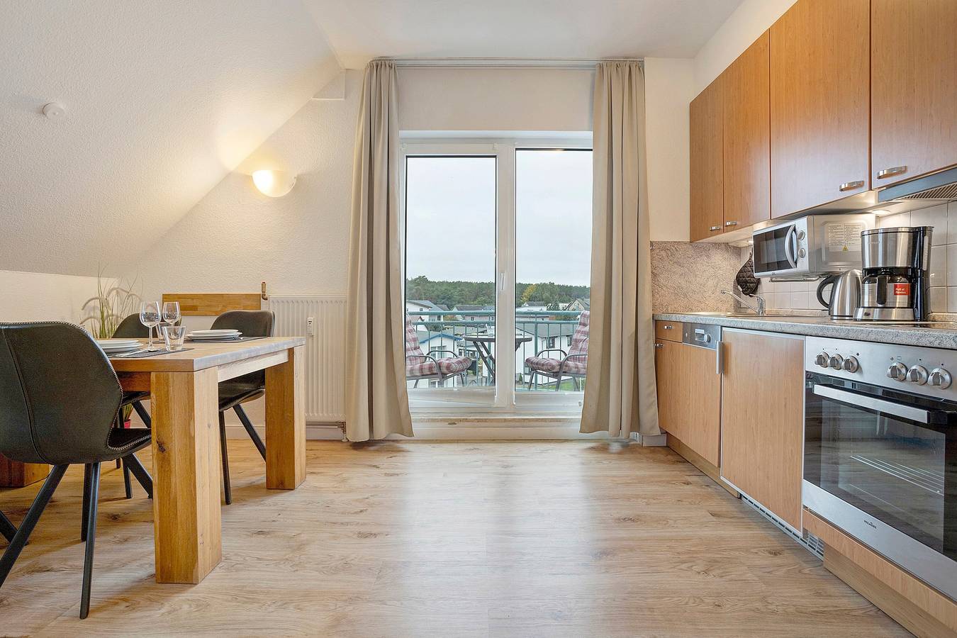 Hel lejlighed, Apartment "Tine" with Balcony and Beach Chair in Summer in Zempin, Usedomer Norden