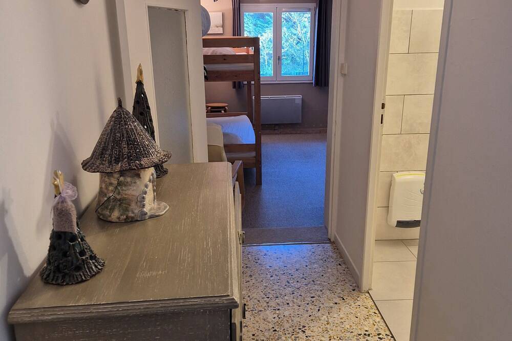 Provence au pied du Mont Ventoux, gîte 1 à 6 personnes avec piscine chauffée in Mormoiron, Parc naturel régional du Mont-Ventoux
