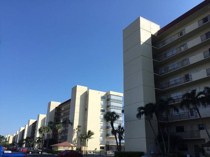 Vacation rental for 6 people, with balcony and pool as well as sauna in Hutchinson Island