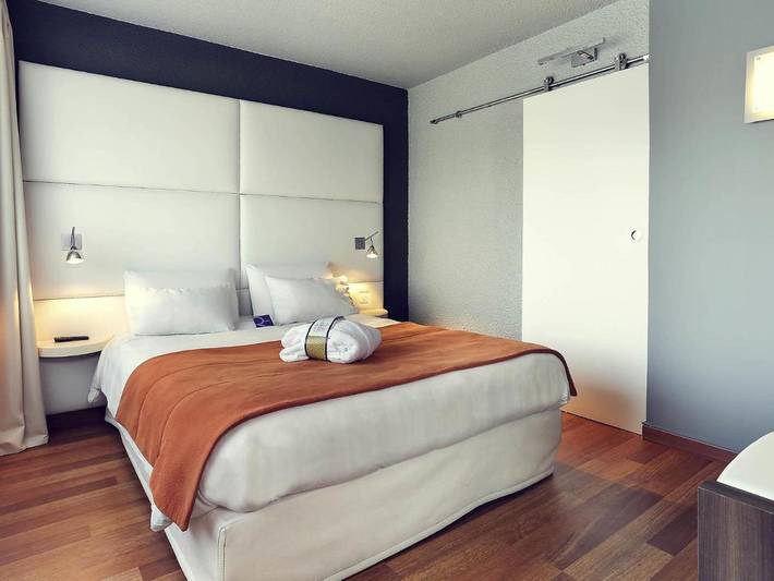 Hôtel pour 2 personnes, avec piscine ainsi que vue et jardin à Ussac - 3