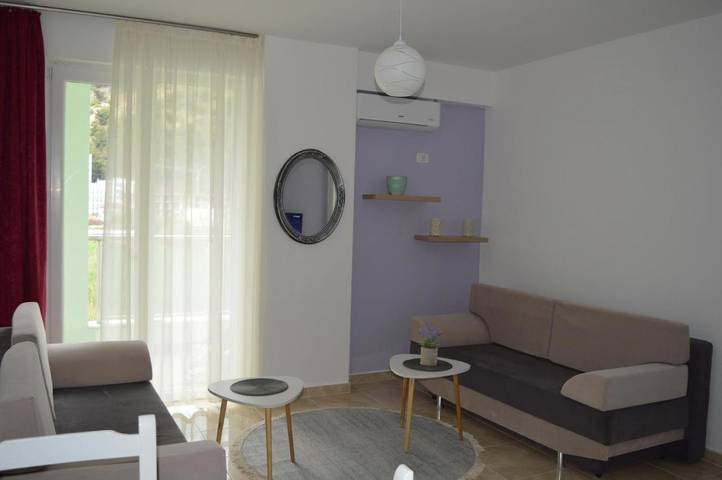 Gîte pour 4 personnes, avec Balcon et Terrasse ainsi que Piscine et Vue dans Lezhë