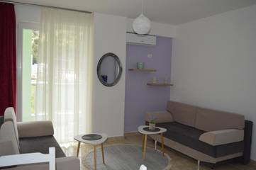 Gîte pour 4 personnes, avec terrasse ainsi que piscine et vue dans Lezhë