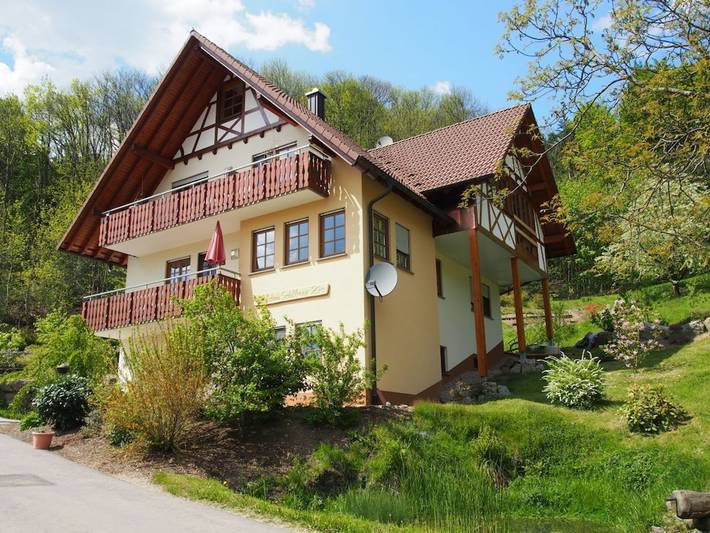 Ferienhaus für 2 Personen, mit Balkon und Garten sowie Sauna
