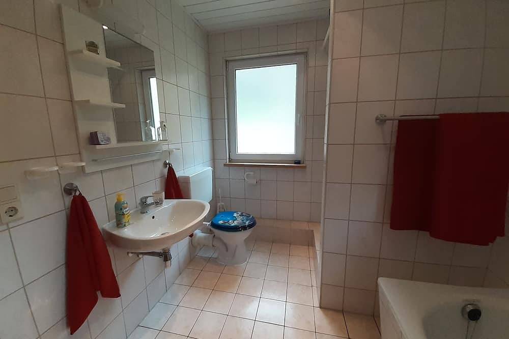 Idyllisch gelegenes Ferienhaus mitten im Wald in Großbreitenbach, Rennsteig