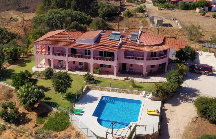 Maison d’hôte pour 2 personnes, avec vue et bassin pour enfant ainsi que piscine et jardin dans Odiáxere