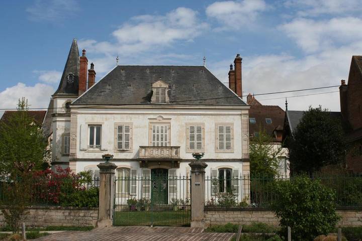 Chambre d’hôte pour 2 personnes, avec jardin ainsi que vue et balcon à Seurre