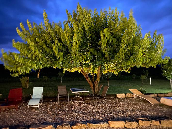 Gîte pour 8 personnes, avec terrasse ainsi que jardin et piscine à La Bégude-de-Mazenc - 3