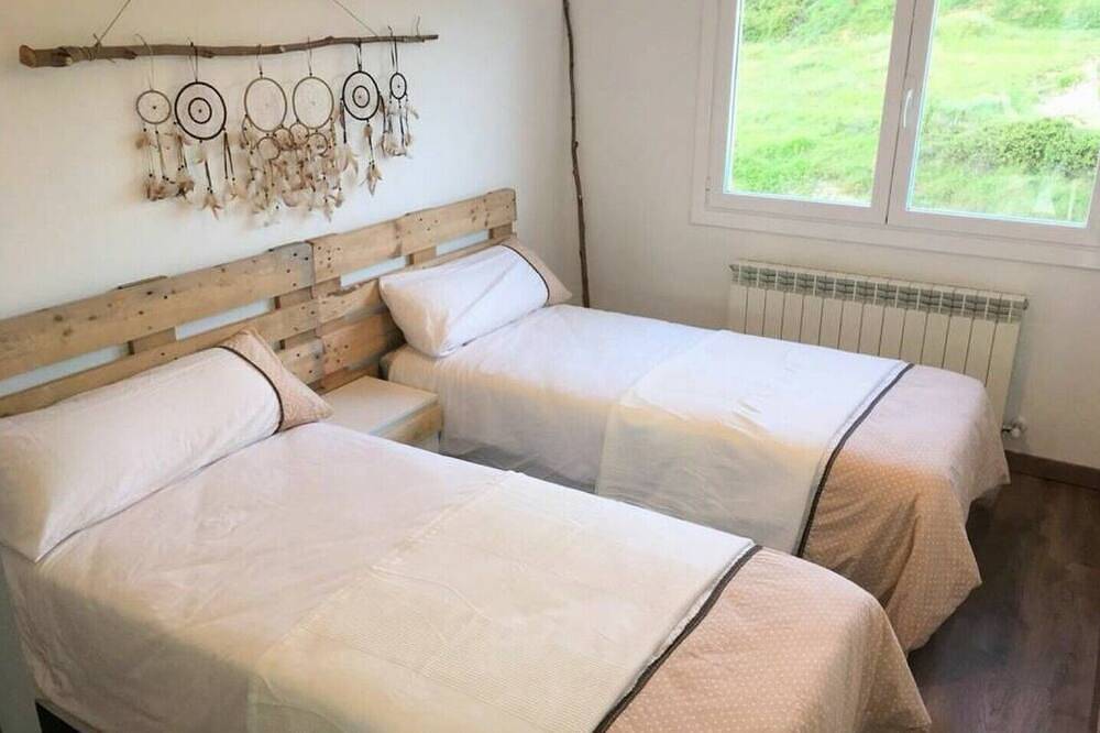 Entire apartment, Gaztainondoak apartment! Just 10 minutes from Laguardia .. in Lanciego/Lantziego, Rioja Alavesa