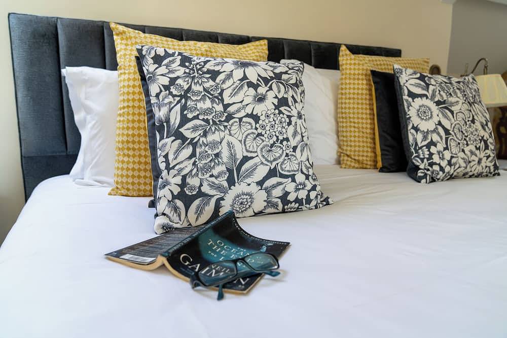 Boutique Family Friendly Home, Garden, Parking 3 cars, 2 Living Rooms. Cornwall in Wadebridge, Cornwall