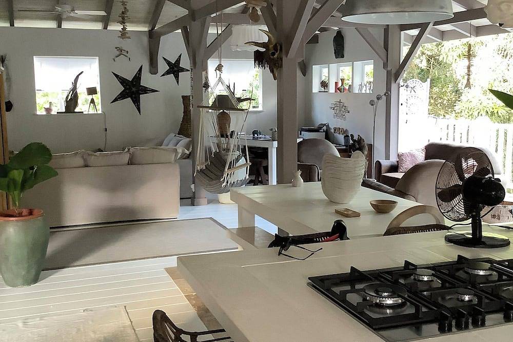 Promo: Charming Pool Villa Les Trois Ilets 3 bedrooms sleeps 8. Watch in Les Trois-Îlets, Martinique