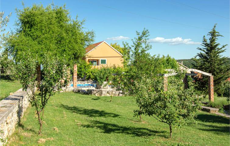 Gemütliche Ferienwohnung mit Pool und Terrasse in der Nähe des Stadtzentrums von Sinj in Sinj, Dalmatinisches Zagora