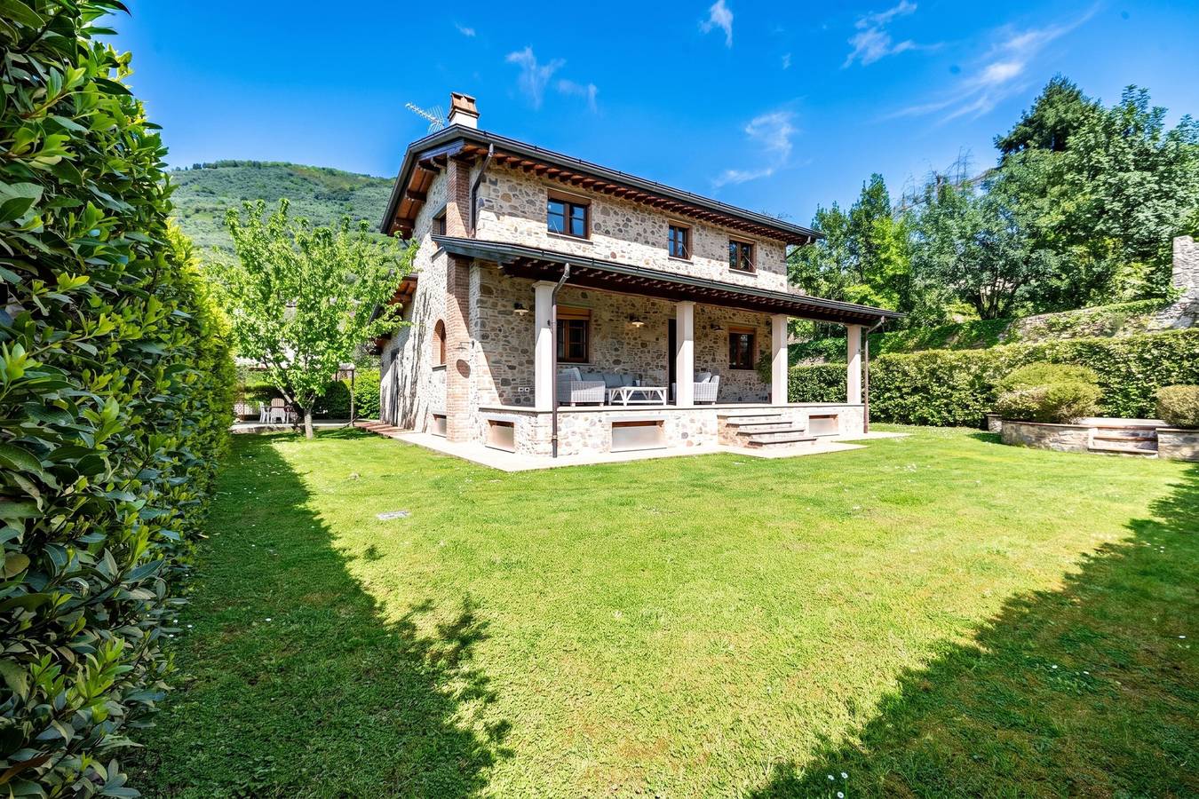 Villa Vittoriano - Tuscan Villa for 7 with Jacuzzi in Camaiore, Riviera Italienne