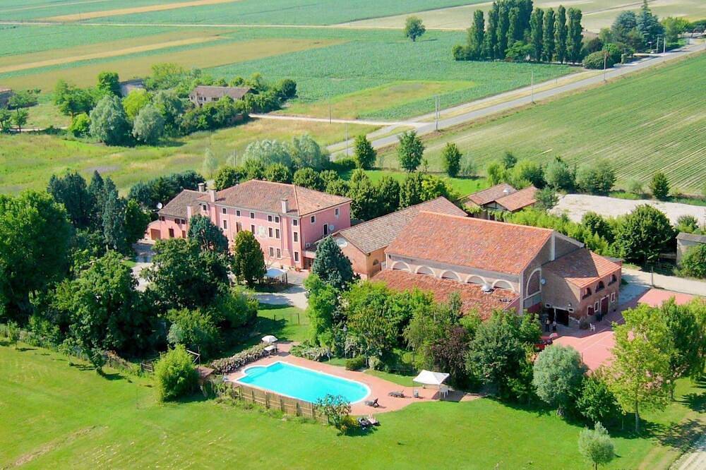 Agriturismo per 5 Persone in Pontecchio Polesine, Polesine