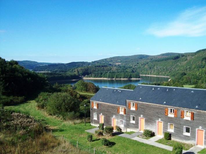 Gîte pour 4 personnes, avec jardin et vue sur le lac dans Lac de la Raviège - 2