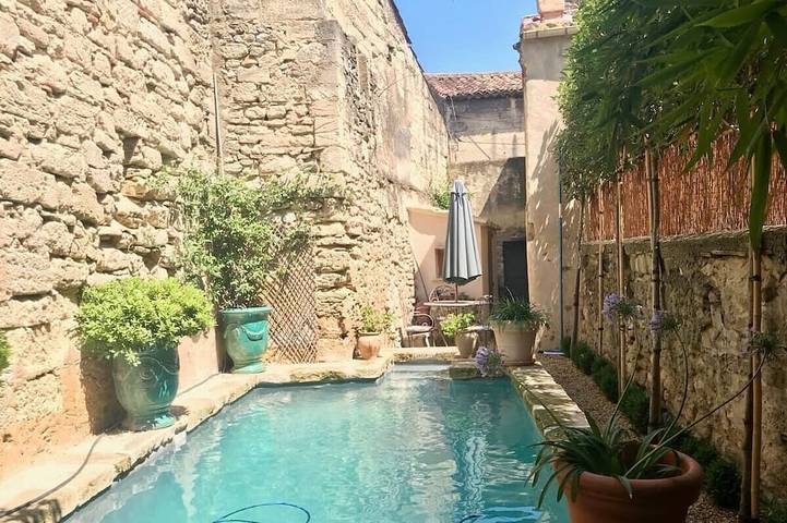 Maison de vacances pour 4 personnes, avec piscine et jardin à Uzès