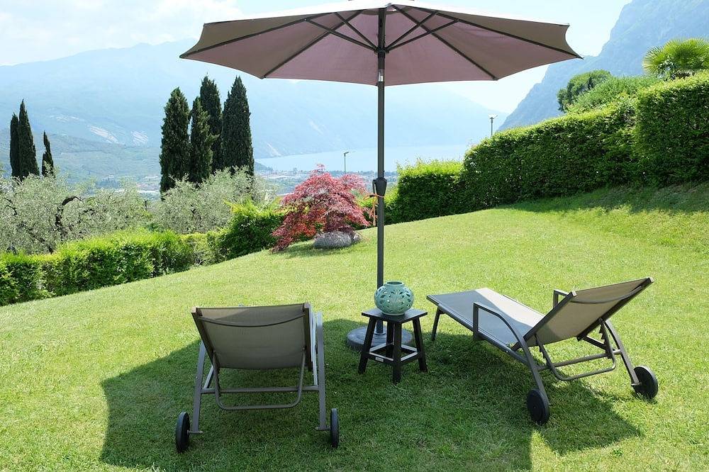 Ganze Wohnung, Tenno - Arco - Riva zwischen zwei Seen und Zwischen Zwei Schlösser ... Green Panorama Wifi und Bbq in Gavazzo, Tenno