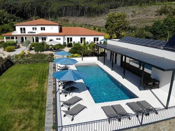 Cottage pour 2 personnes, avec jardin et piscine dans Góis
