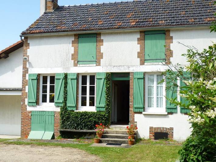 Gîte pour 6 personnes, avec terrasse dans Venouse