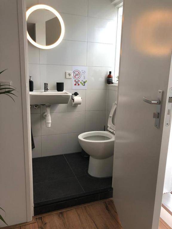 Geheel vakantieappartement, Deluxe Double Room with Shower in Delft, Stadsgewest Haaglanden
