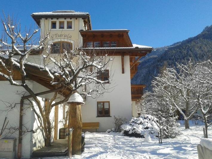 Ferienwohnung für 5 Personen, mit Balkon und Garten sowie Ausblick in Prutz