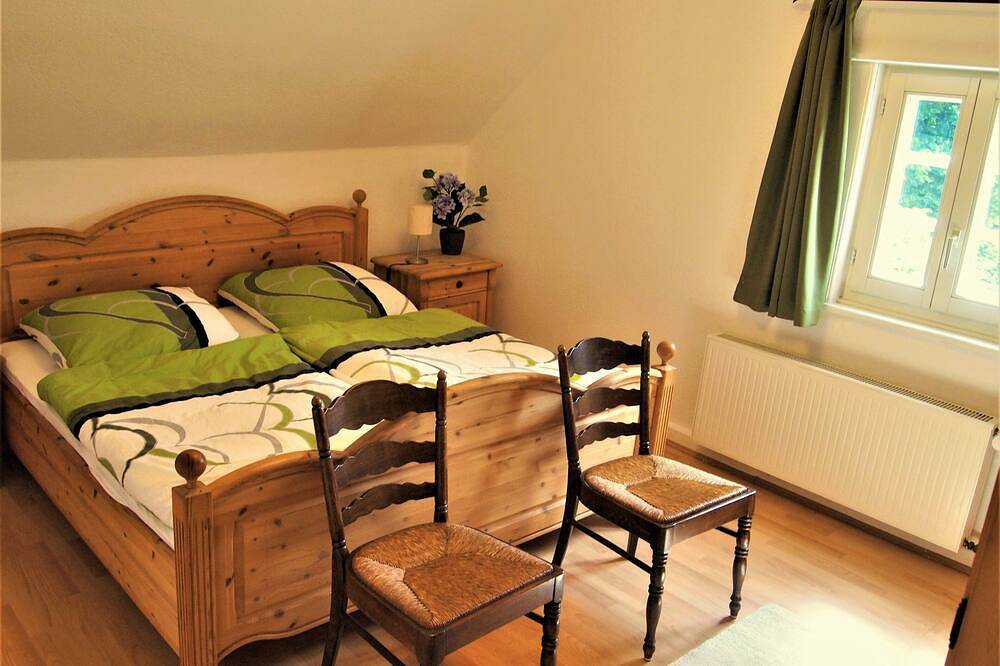 Ferienhaus Pape | 300 m² | 17 Pers. | Sauna | Spielzimmer | Garten am Bach in Eslohe, Hochsauerlandkreis