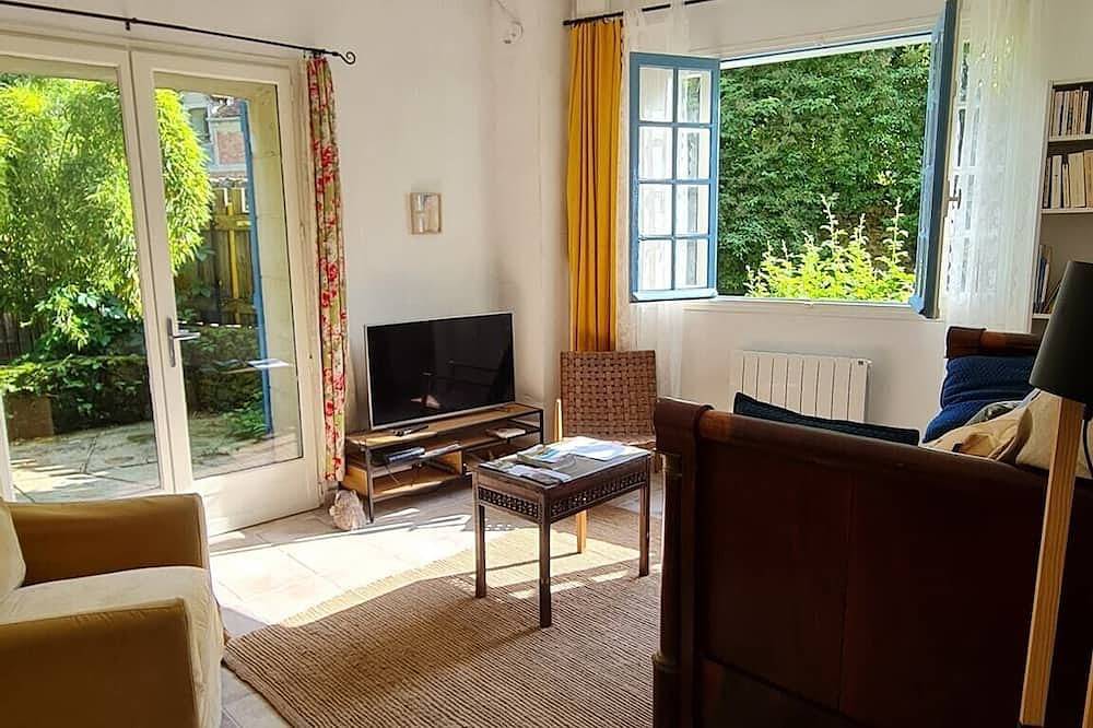 Gîte du bambou bleu, in the Parisian countryside in Saints, Seine-et-Marne
