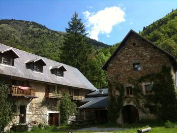 Gîte pour 30 personnes, avec balcon ainsi que piscine et jardin à Les Côtes-de-Corps