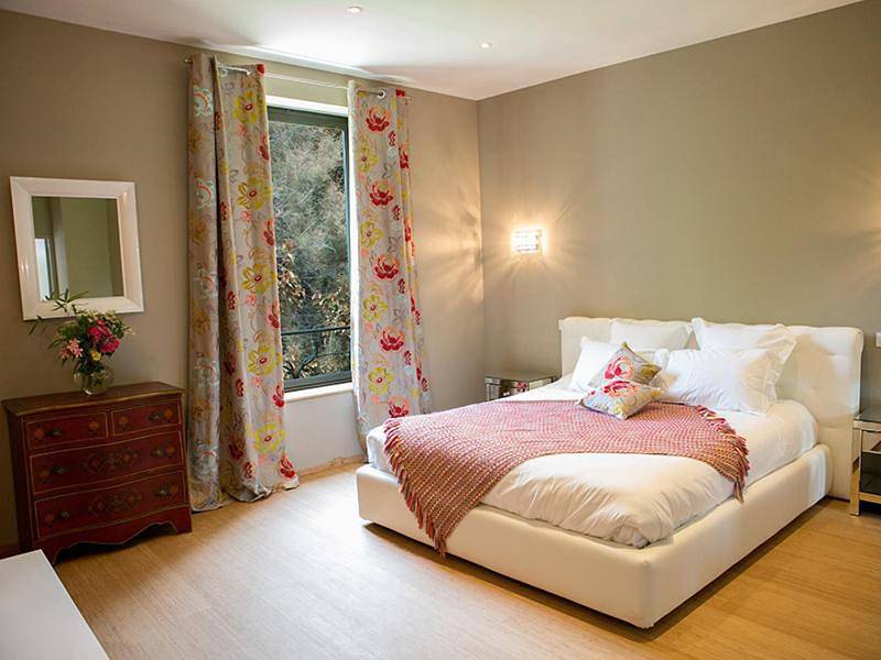 King Room with Garden View in Saint-Gilles, Côte méditerranéenne (France)